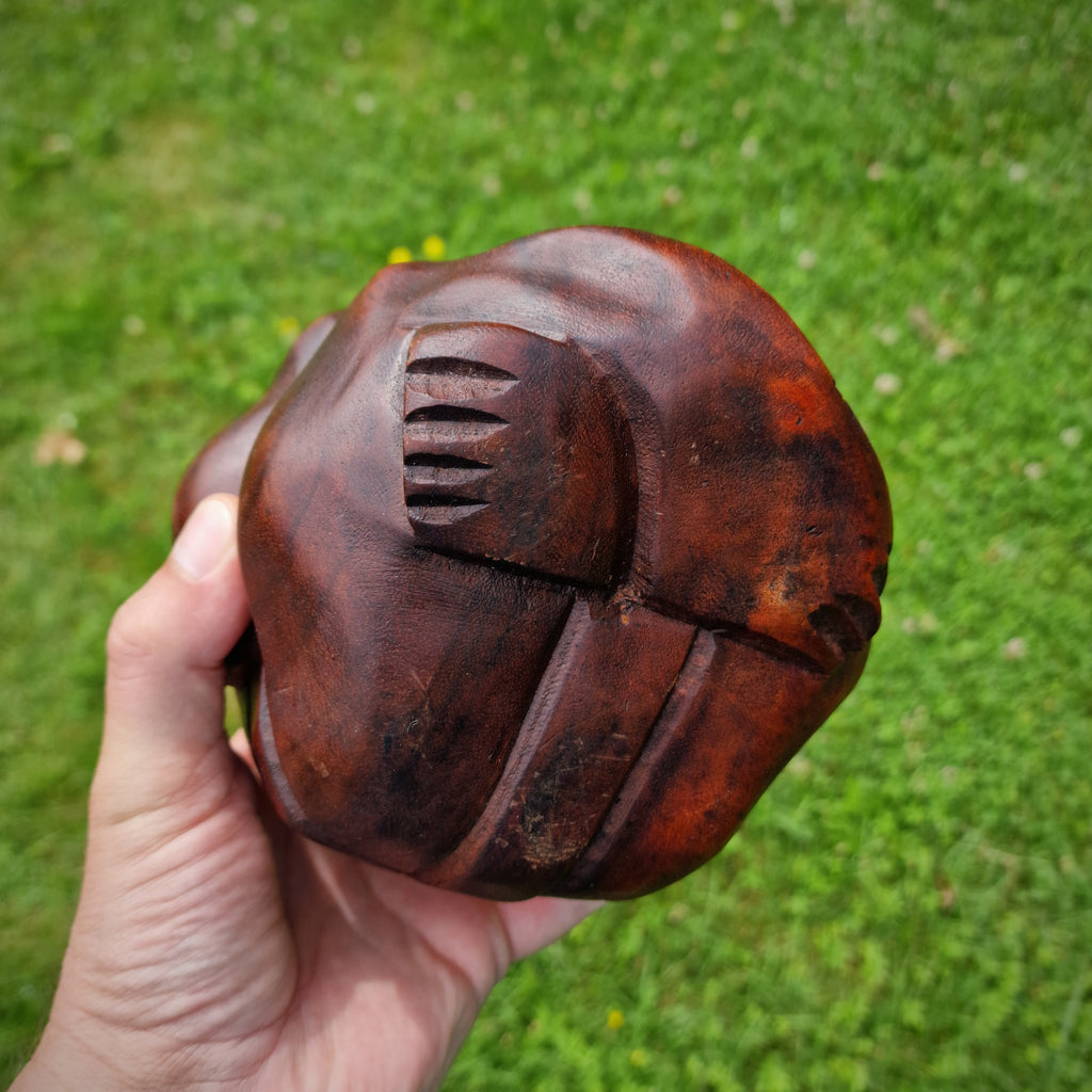 Handgefertigte Yogiman Orang Malu Skulptur Holzfigur Holzskulptur Meditation Yogi aus Bali ca. 14 x 14 cm