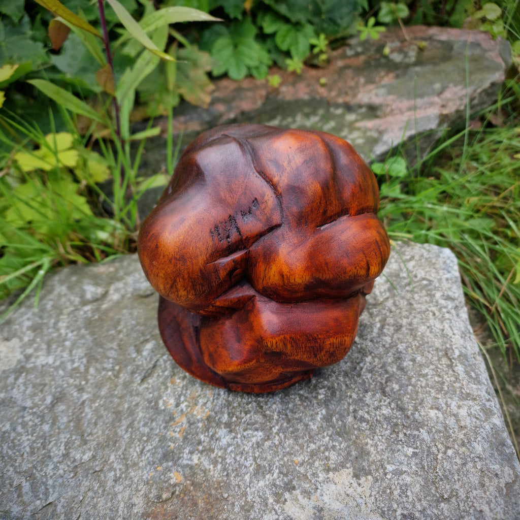 Handgefertigte Yogiman Orang Malu Skulptur Holzfigur Holzskulptur Meditation Yogi aus Bali ca. 14 x 14 cm