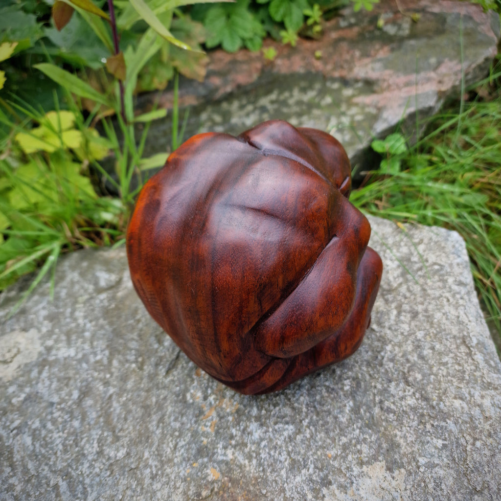 Handgefertigte Yogiman Orang Malu Skulptur Holzfigur Holzskulptur Meditation Yogi aus Bali ca. 14 x 14 cm