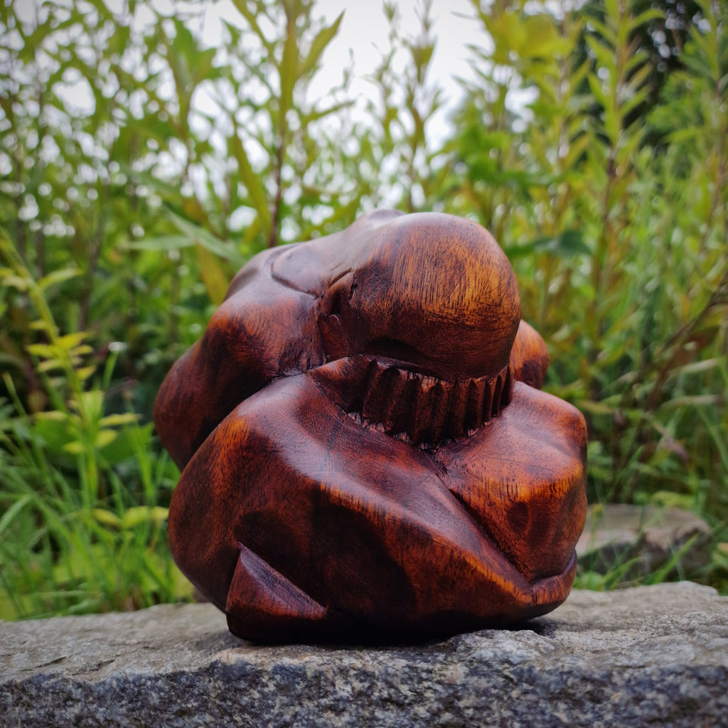 Handgefertigte Yogiman Orang Malu Skulptur Holzfigur Holzskulptur Meditation Yogi aus Bali ca. 14 x 14 cm