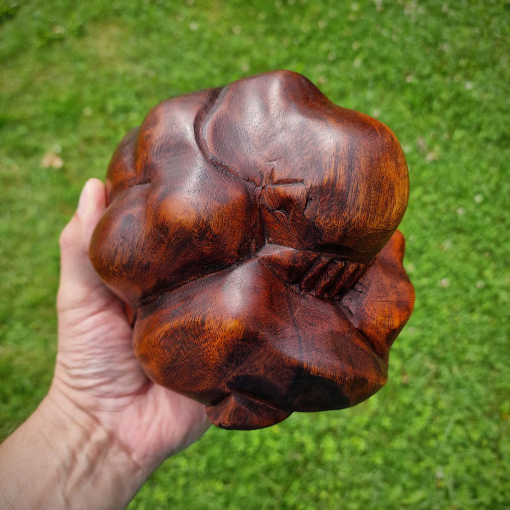 Handgefertigte Yogiman Orang Malu Skulptur Holzfigur Holzskulptur Meditation Yogi aus Bali ca. 14 x 14 cm