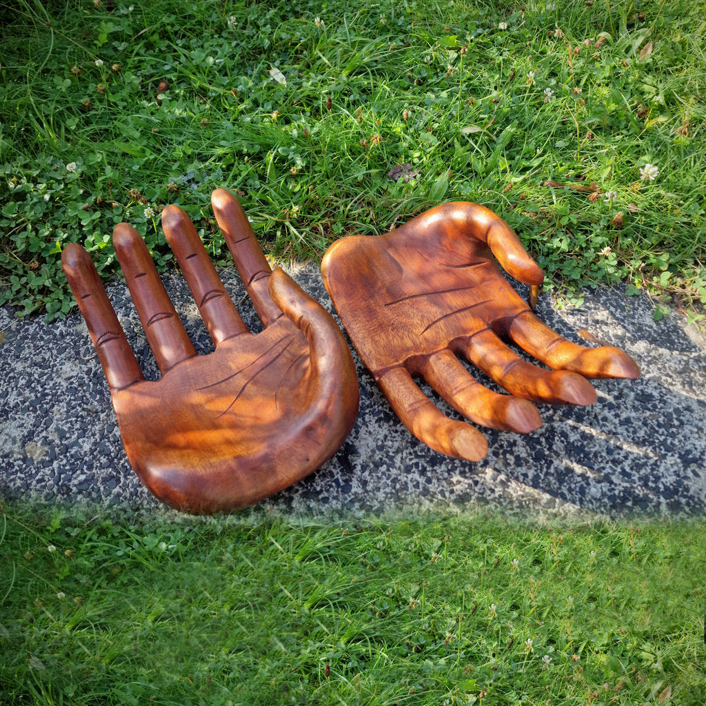 Handgefertigte Dekoschale Hand aus Suar Holz Holzschale Obstschale Schüssel