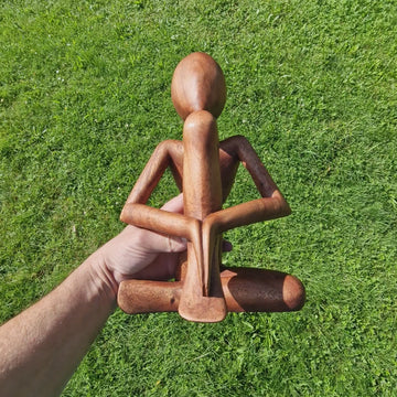 Holzskulptur Holzfigur meditierend Höhe ca. 30 cm Yoga Figur Dekofigur